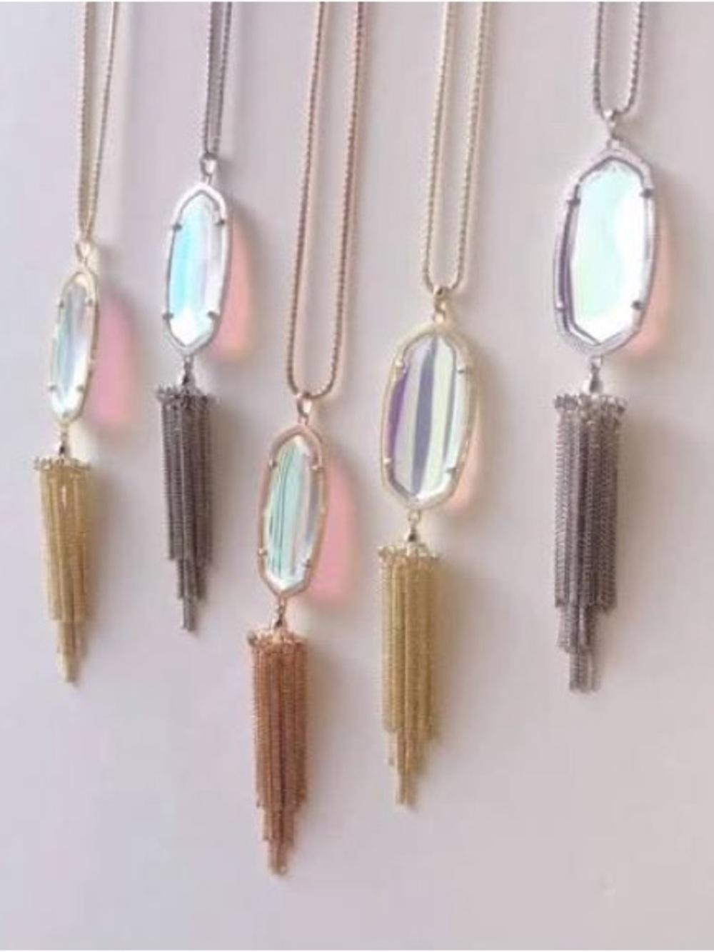 KENDRA SCOTT Rayne pendant in dichroic glass with Tassel Necklace - IN SILVER